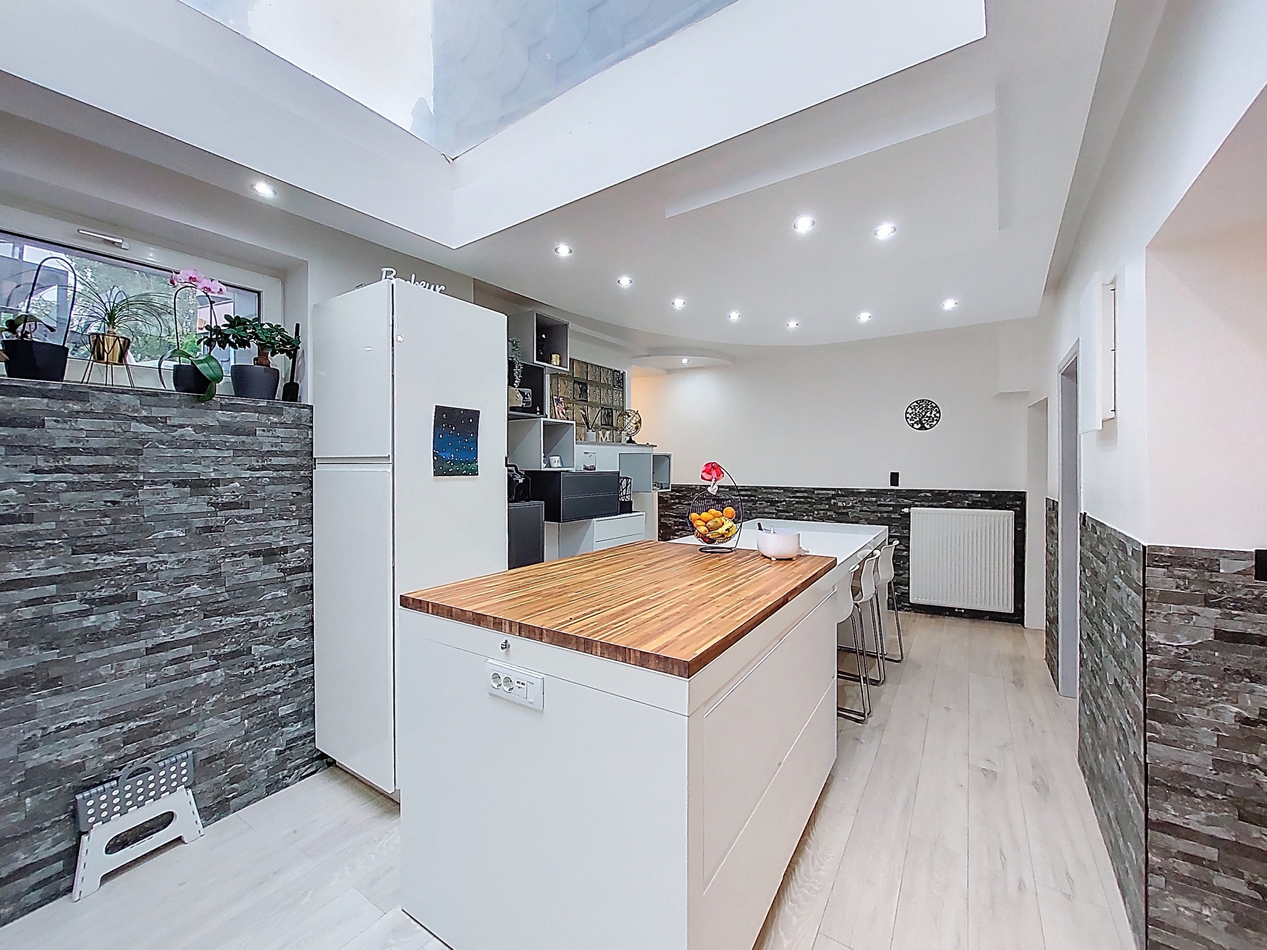 Maison rénovée avec 4 chambres (Othée)