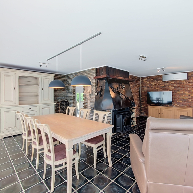 🏡 À LOUER – Magnifique bungalow avec beaux volumes, garage, jardin et panneaux photovoltaïques
