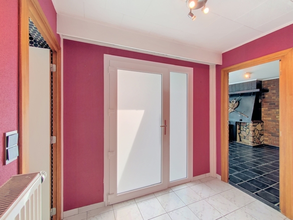 🏡 À LOUER – Magnifique bungalow avec beaux volumes, garage, jardin et panneaux photovoltaïques