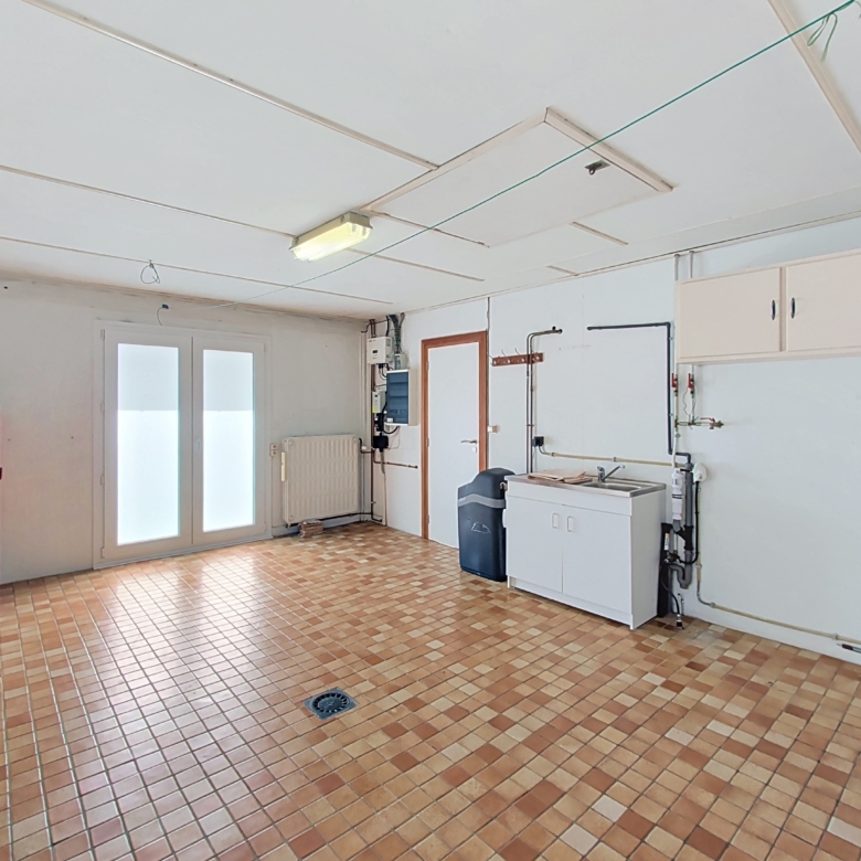 🏡 À LOUER – Magnifique bungalow avec beaux volumes, garage, jardin et panneaux photovoltaïques