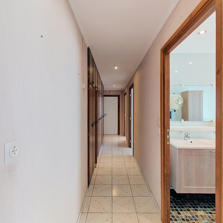 🏡 À LOUER – Magnifique bungalow avec beaux volumes, garage, jardin et panneaux photovoltaïques