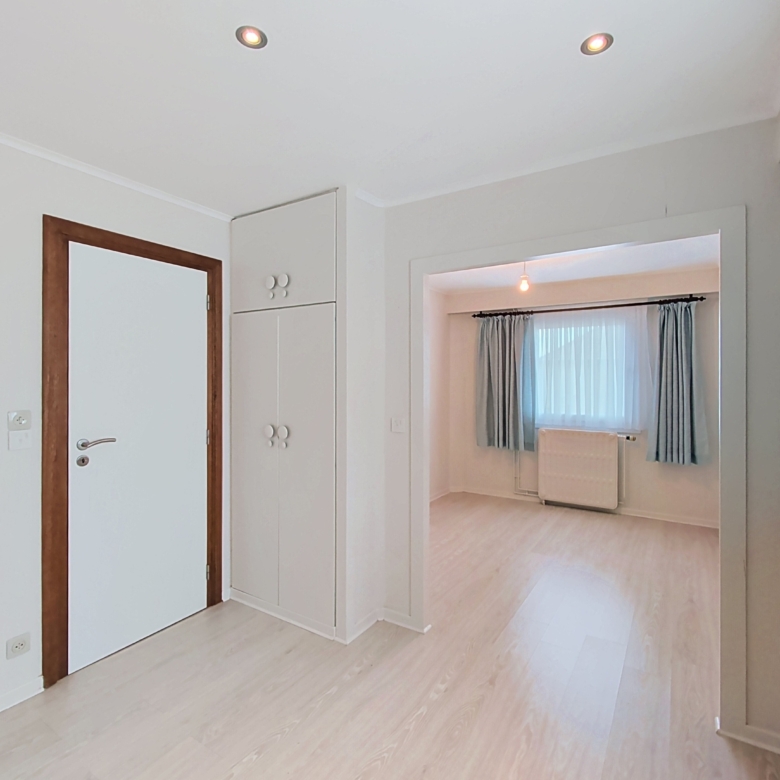 🏡 À LOUER – Magnifique bungalow avec beaux volumes, garage, jardin et panneaux photovoltaïques