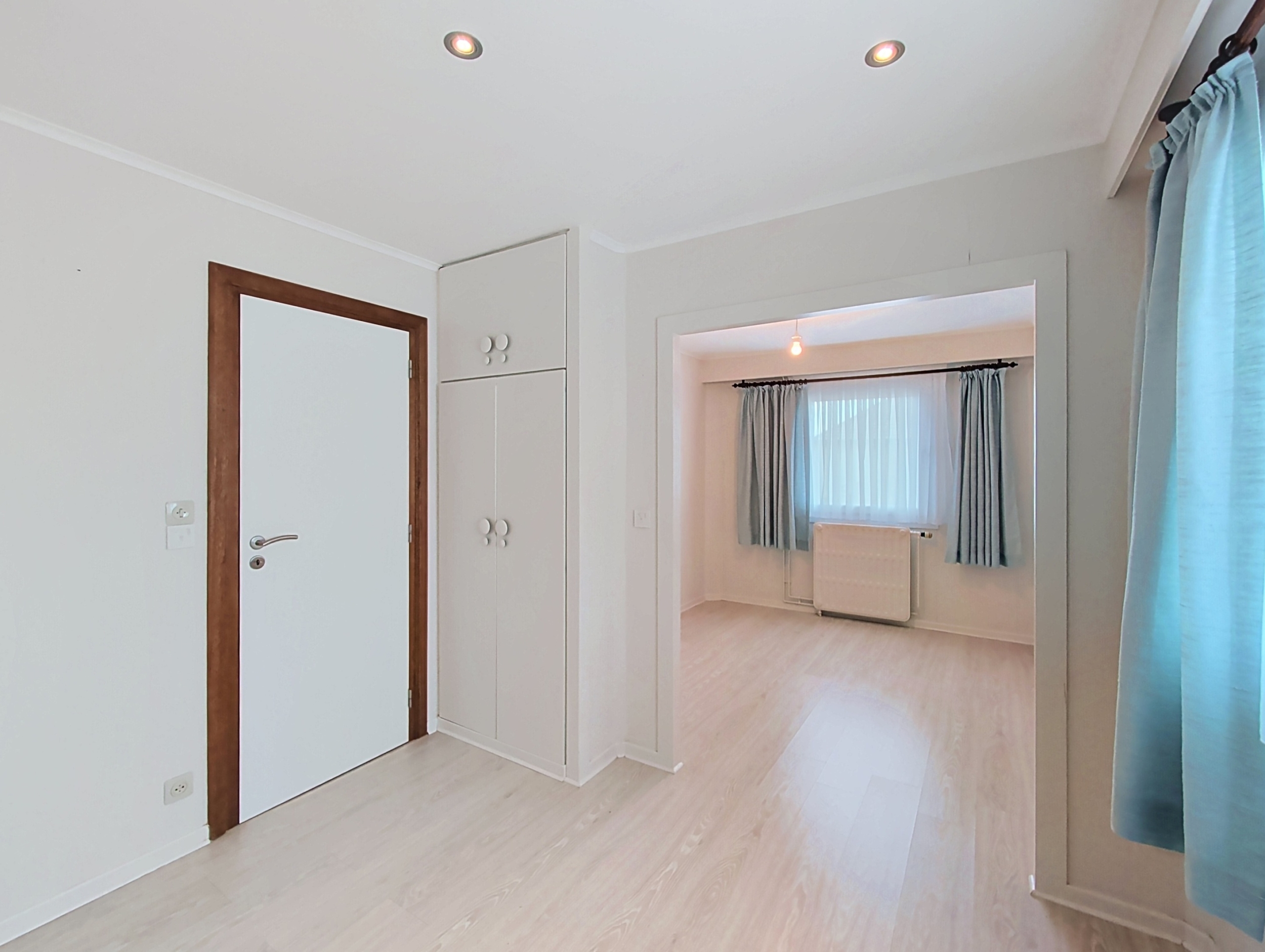 🏡 À LOUER – Magnifique bungalow avec beaux volumes, garage, jardin et panneaux photovoltaïques