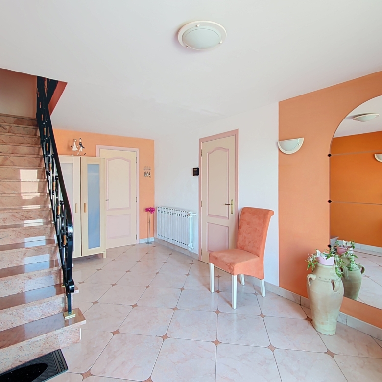 🏡 Maison 3 façades aux multiples possibilités à Ans