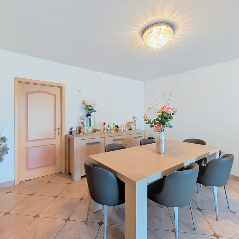 🏡 Maison 3 façades aux multiples possibilités à Ans