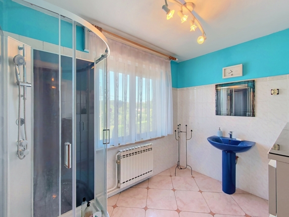 🏡 Maison 3 façades aux multiples possibilités à Ans