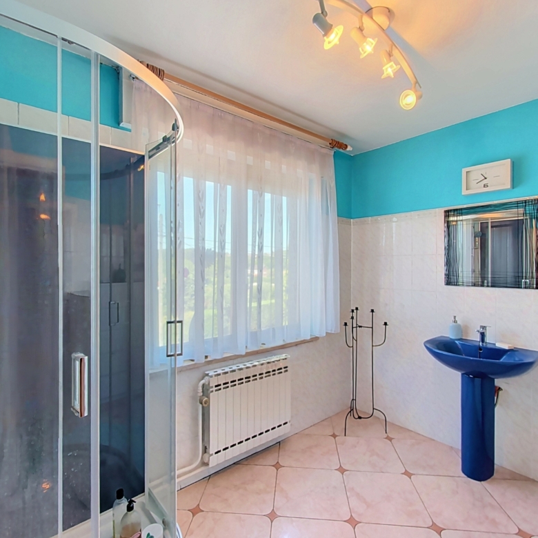 🏡 Maison 3 façades aux multiples possibilités à Ans