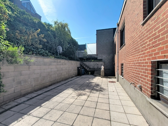 🏡 Maison 3 façades aux multiples possibilités à Ans