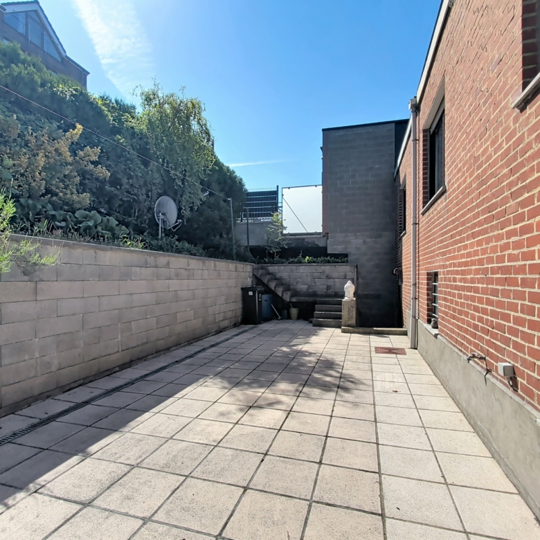 🏡 Maison 3 façades aux multiples possibilités à Ans