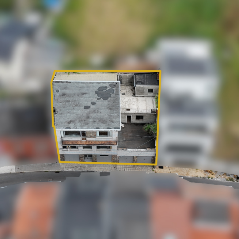 MAISON SPACIEUSE À RÉNOVER AVEC 4 GARAGES ET REVENUS LOCATIFS – FORT POTENTIEL À ANS