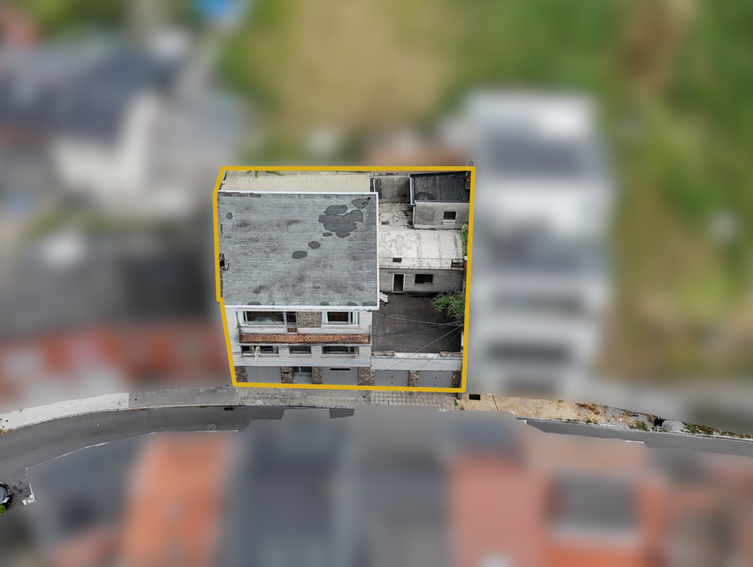 MAISON SPACIEUSE À RÉNOVER AVEC 4 GARAGES ET REVENUS LOCATIFS – FORT POTENTIEL À ANS