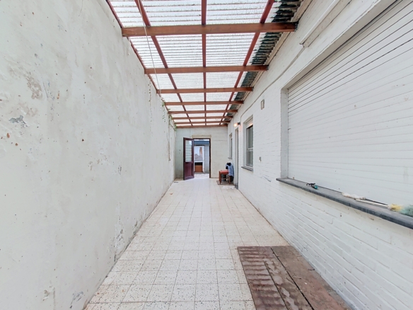 MAISON SPACIEUSE À RÉNOVER AVEC 4 GARAGES ET REVENUS LOCATIFS – FORT POTENTIEL À ANS