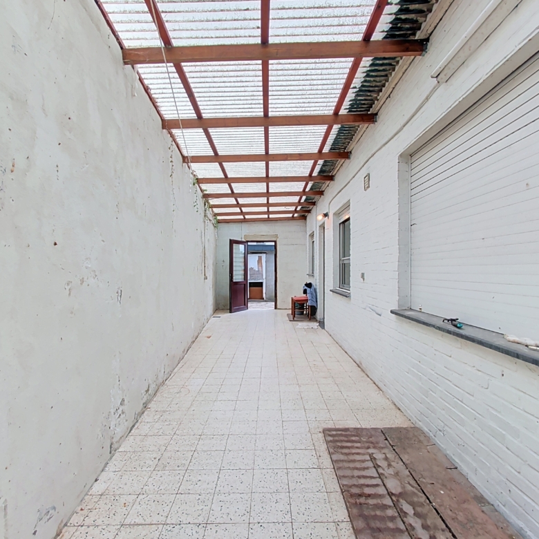 MAISON SPACIEUSE À RÉNOVER AVEC 4 GARAGES ET REVENUS LOCATIFS – FORT POTENTIEL À ANS