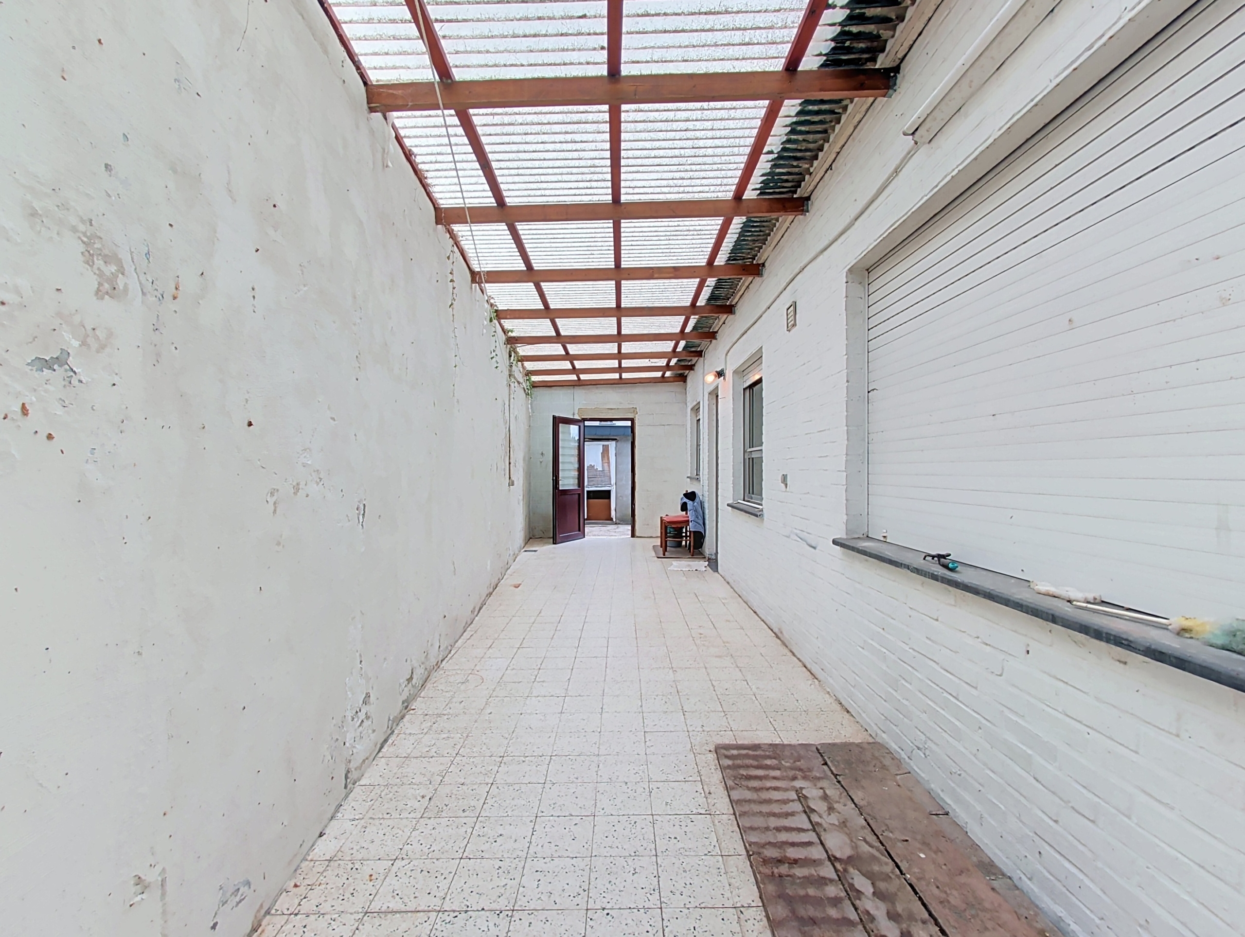 MAISON SPACIEUSE À RÉNOVER AVEC 4 GARAGES ET REVENUS LOCATIFS – FORT POTENTIEL À ANS