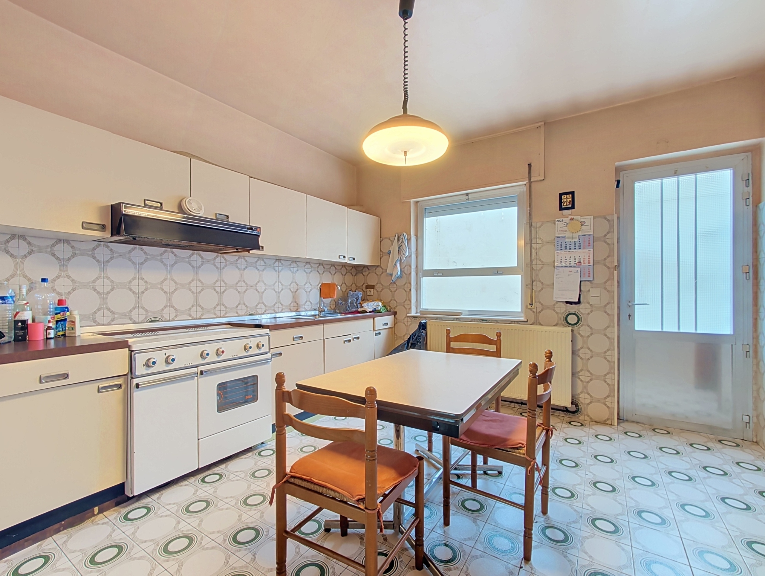 MAISON SPACIEUSE À RÉNOVER AVEC 4 GARAGES ET REVENUS LOCATIFS – FORT POTENTIEL À ANS