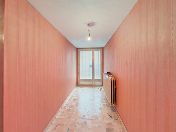 MAISON SPACIEUSE À RÉNOVER AVEC 4 GARAGES ET REVENUS LOCATIFS – FORT POTENTIEL À ANS
