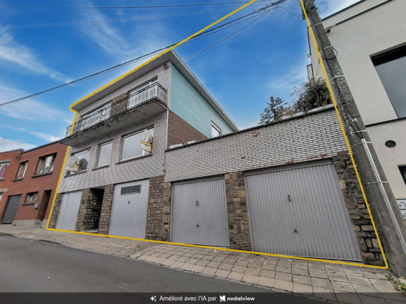 MAISON SPACIEUSE À RÉNOVER AVEC 4 GARAGES ET REVENUS LOCATIFS – FORT POTENTIEL À ANS