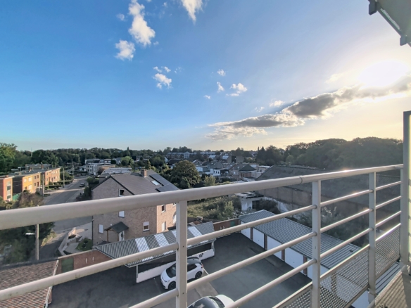 Appartement 1 chambre avec 2 balcons et 1 garage à Ans