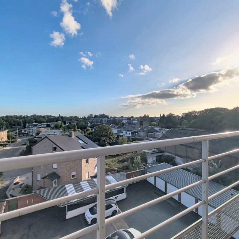Appartement 1 chambre avec 2 balcons et 1 garage à Ans