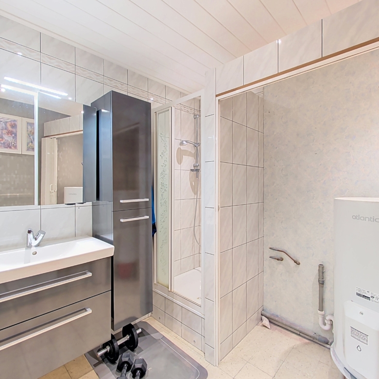 Appartement 1 chambre avec 2 balcons et 1 garage à Ans