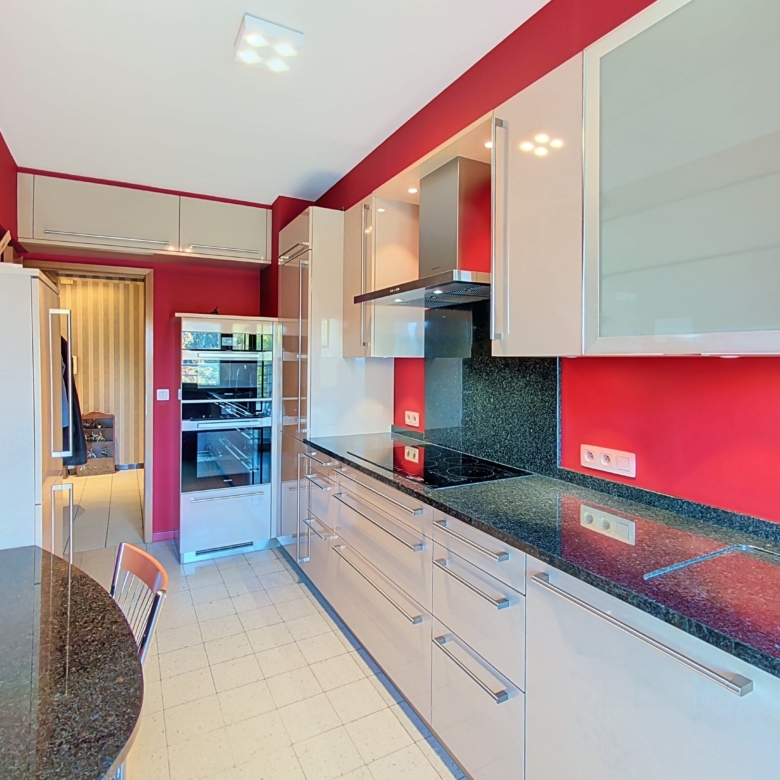 Appartement 1 chambre avec 2 balcons et 1 garage à Ans