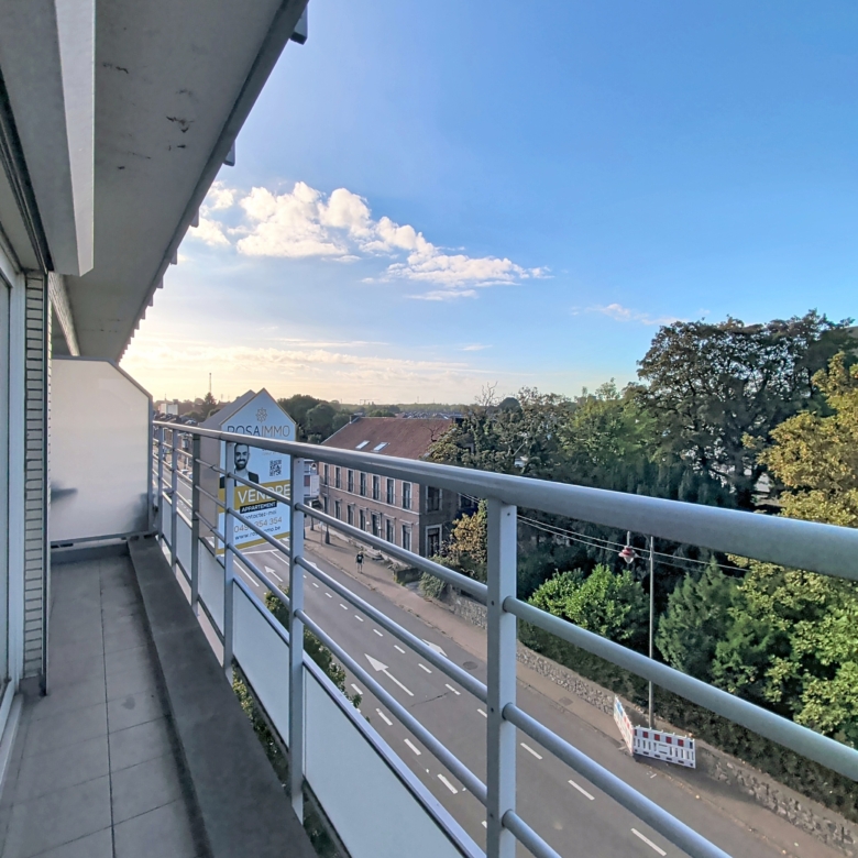 Appartement 1 chambre avec 2 balcons et 1 garage à Ans